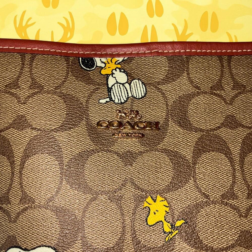Authentic Coach x Peanuts Snoopy City Tote in Signature Canvas 2022 Release - Picture 2 of 4